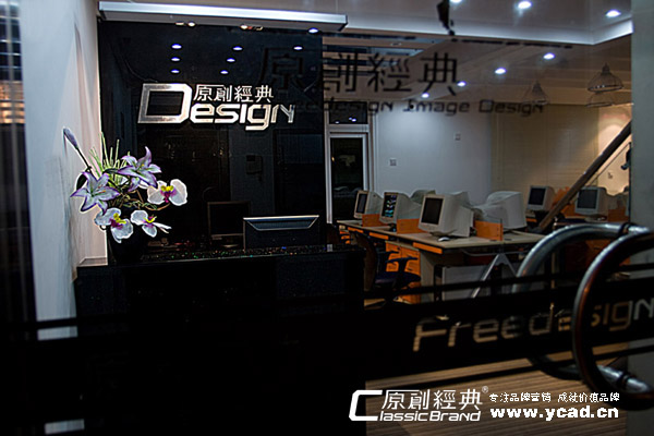 前臺，我們的第一片天地。